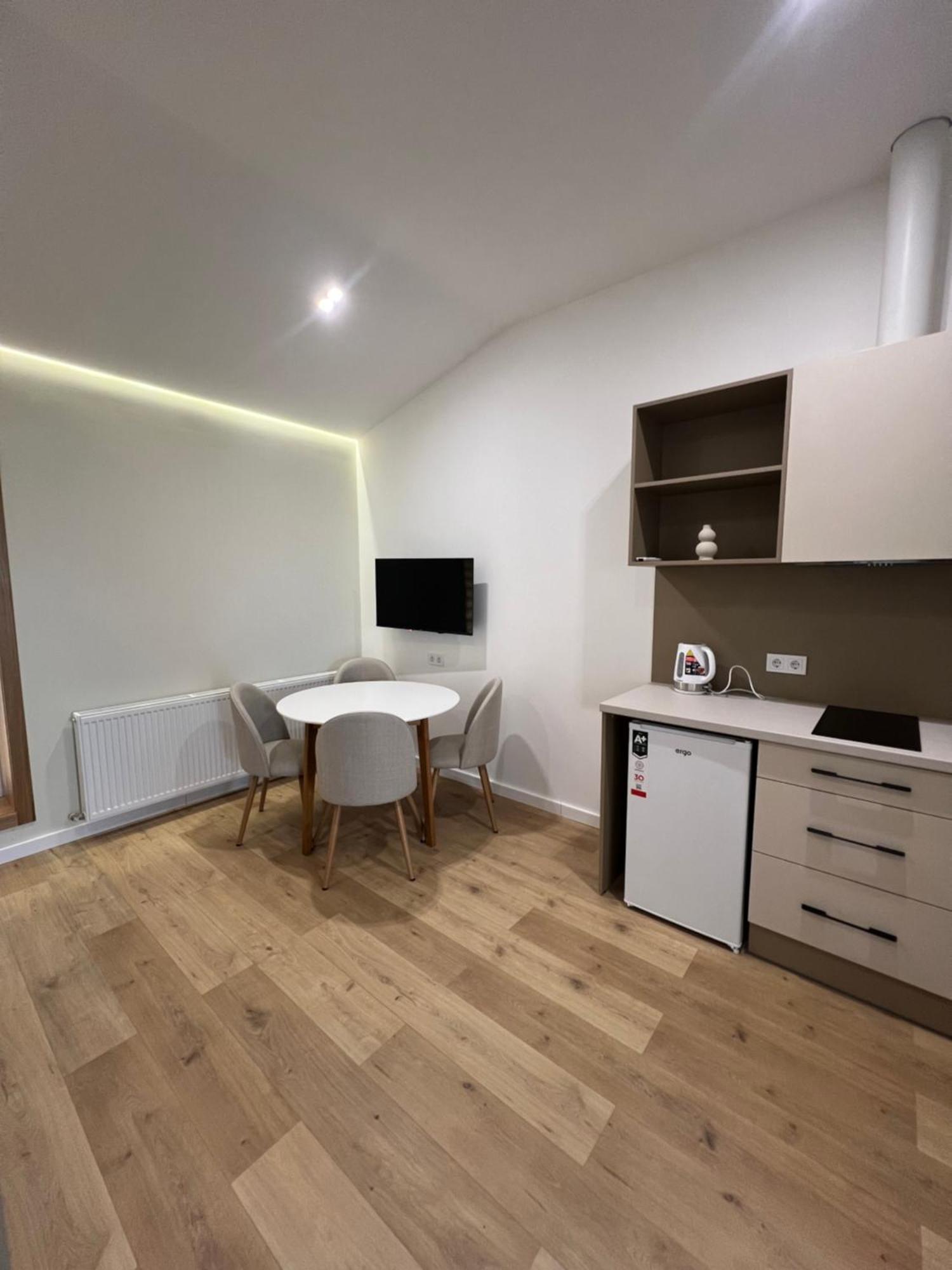 Apartment Suite Mukachevo Bagian luar foto