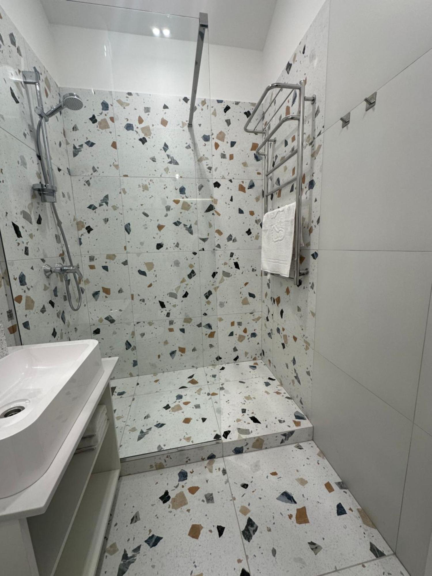 Apartment Suite Mukachevo Bagian luar foto