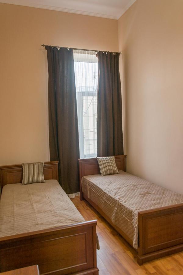 Apartment Suite Mukachevo Bagian luar foto