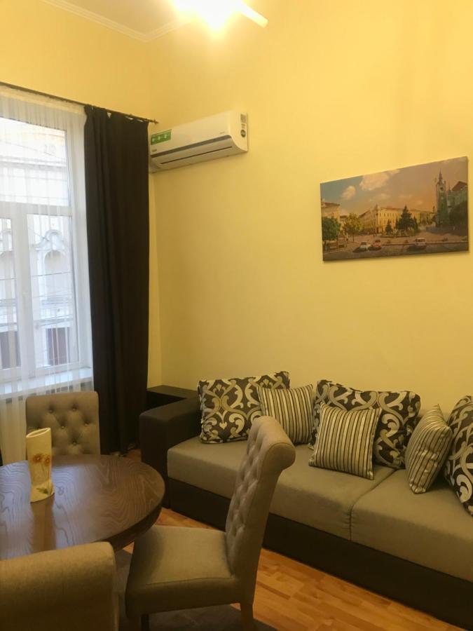 Apartment Suite Mukachevo Bagian luar foto